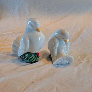 2/16$ Avon White Porcelain Dove Salt and Pepper Shakers with Green Red Bases
